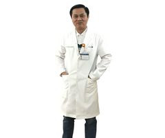 Bác sĩ Phạm Ngọc Vinh Quang